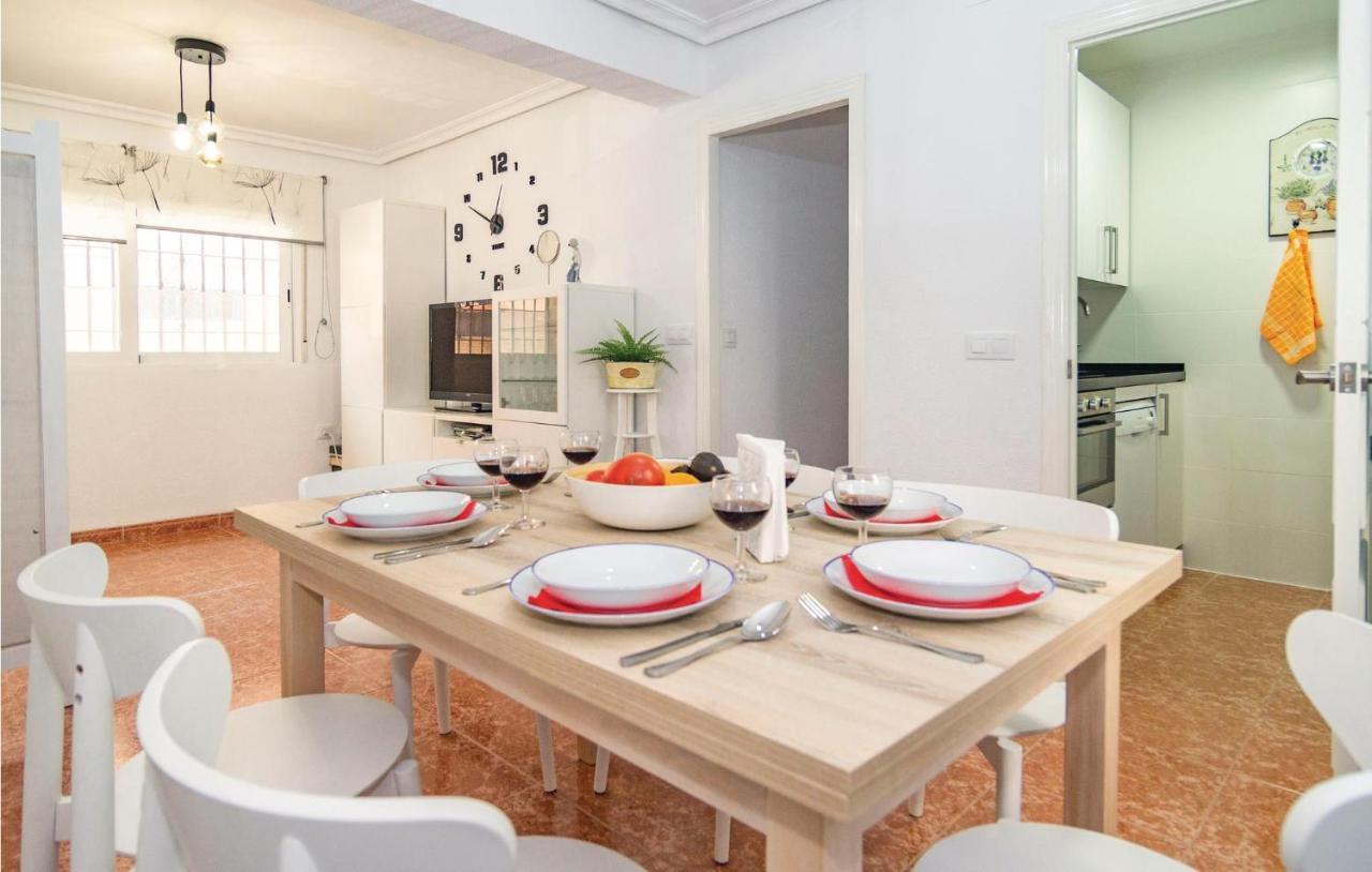 Stunning Apartment In Cordoba With Kitchen Bagian luar foto