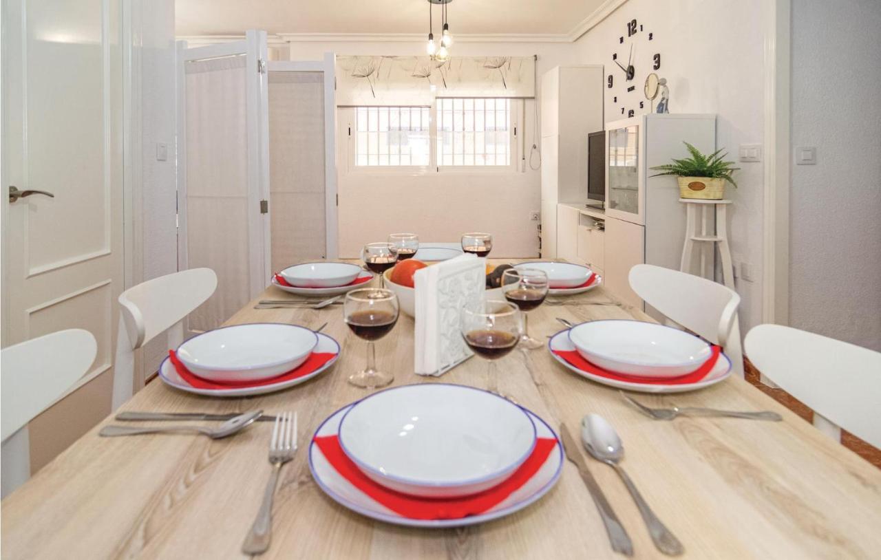 Stunning Apartment In Cordoba With Kitchen Bagian luar foto