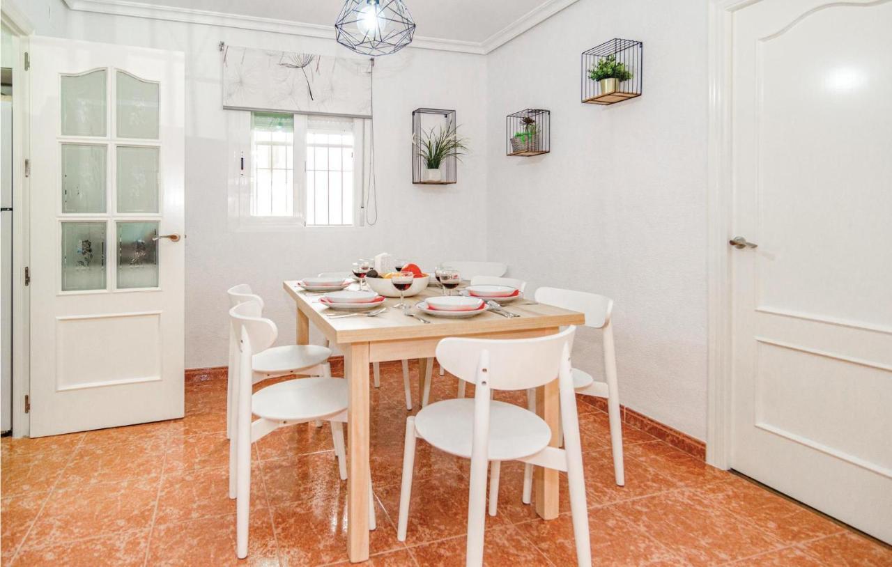 Stunning Apartment In Cordoba With Kitchen Bagian luar foto